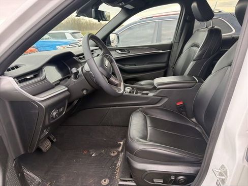 Used 2024 Jeep Grand Cherokee L Limited w/ Luxury Tech Group II AWD/4WD image 3