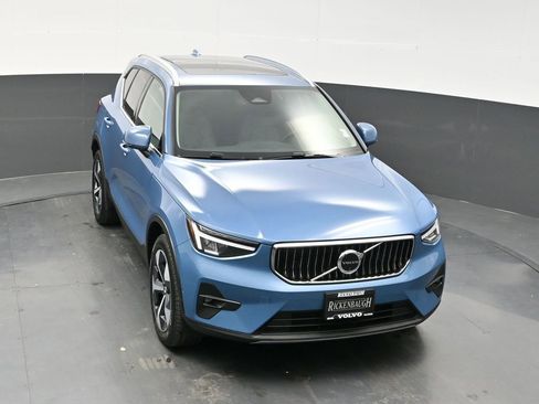 Used 2025 Volvo XC40 B5 Plus image 25