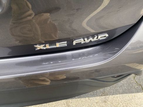 Used 2022 Toyota Highlander XLE image 17