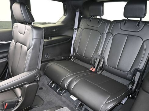 Used 2025 Jeep Grand Cherokee L Limited RWD image 28
