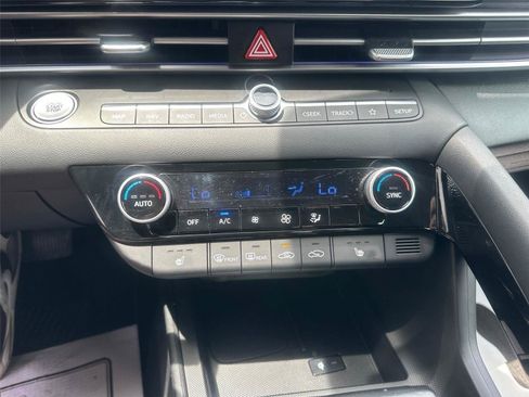 Used 2025 Hyundai Elantra SEL FWD image 29