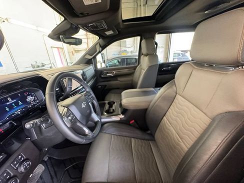 Used 2024 Chevrolet Silverado 2500 ZR2 w/ Technology Package AWD/4WD image 29