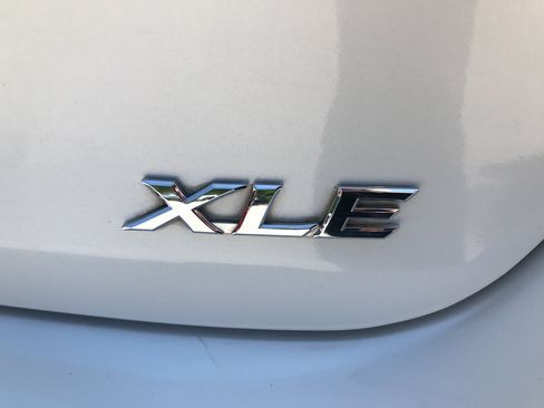 Used 2015 Toyota Venza XLE FWD image 9