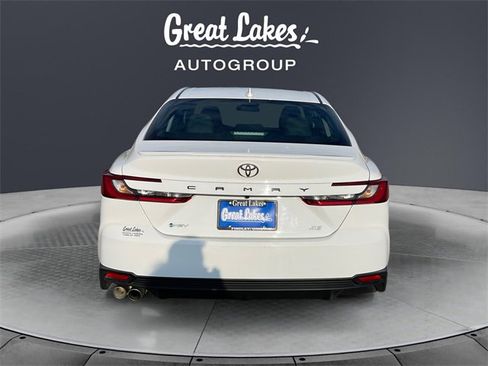 Used 2026 Toyota Camry SE image 4