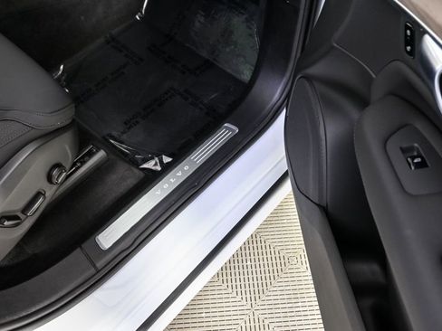 Certified 2025 Volvo XC90 B6 Plus image 27
