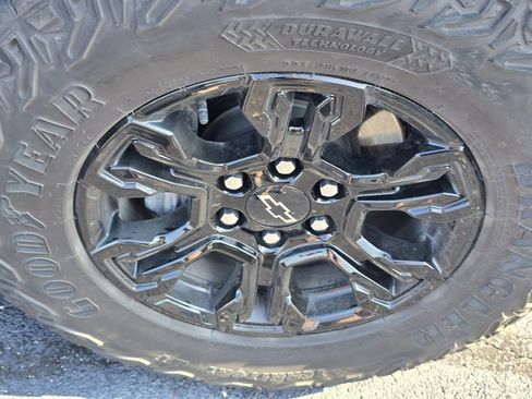 Used 2023 Chevrolet Silverado 1500 ZR2 w/ Technology Package AWD/4WD image 15
