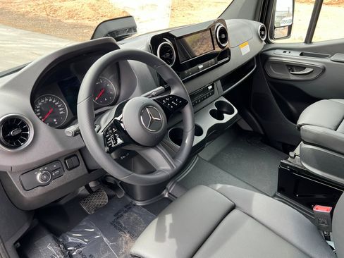 New 2025 Mercedes-Benz Sprinter 2500 image 15