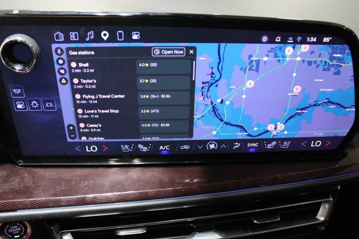 Used 2025 Chevrolet Traverse RS AWD/4WD image 58