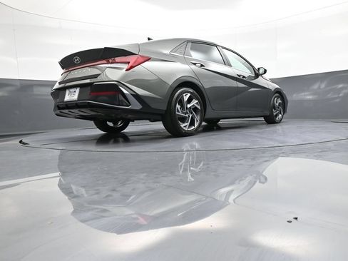 Certified 2024 Hyundai Elantra SEL w/ Convenience Package FWD image 30