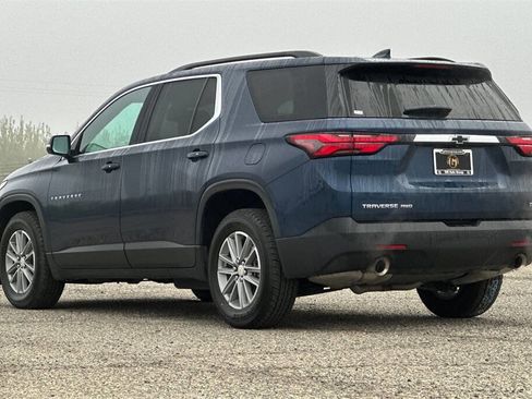 Used 2022 Chevrolet Traverse LT w/ LPO, Black Accent Package image 3