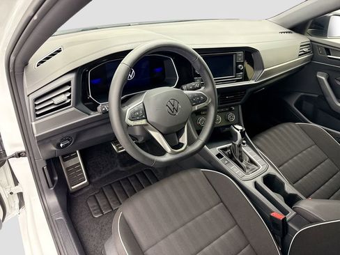 Used 2024 Volkswagen Jetta Sport image 9