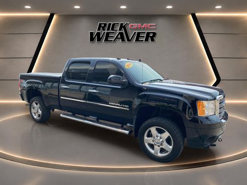 Used 2014 GMC Sierra 2500 Denali w/ Suspension Package, Off-Road AWD/4WD image 8