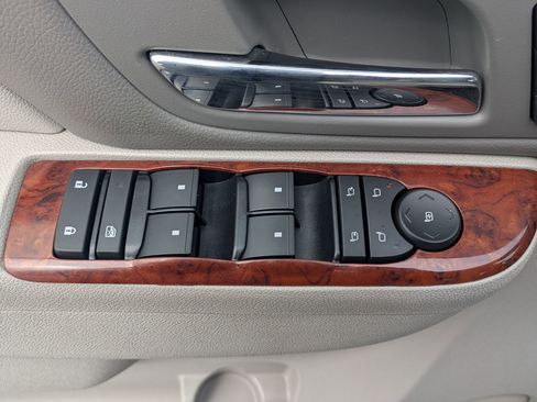 Used 2013 Chevrolet Tahoe LTZ image 19