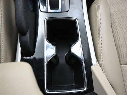 Used 2016 Honda Accord Touring image 4