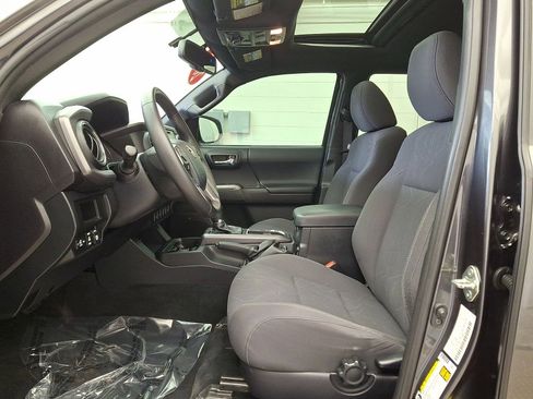 Certified 2017 Toyota Tacoma TRD Sport image 11