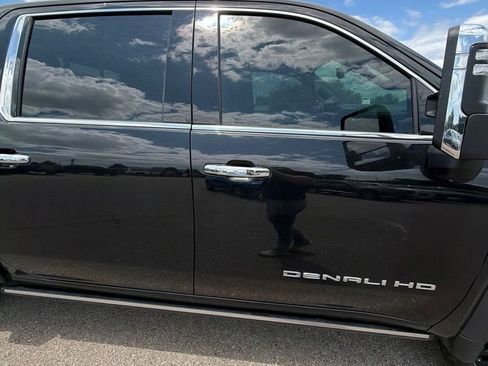 Used 2023 GMC Sierra 2500 Denali w/ Denali Black Diamond Edition AWD/4WD image 20