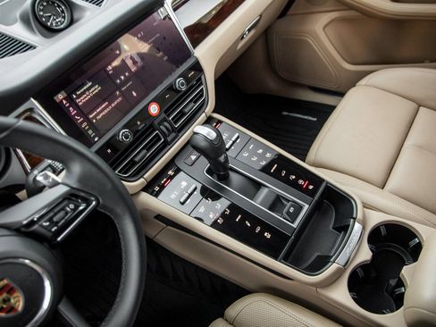 Certified 2023 Porsche Macan image 31