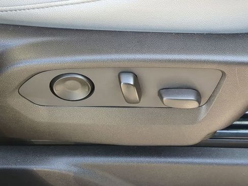 Used 2022 Chevrolet Suburban LT w/ LT Signature Package image 46