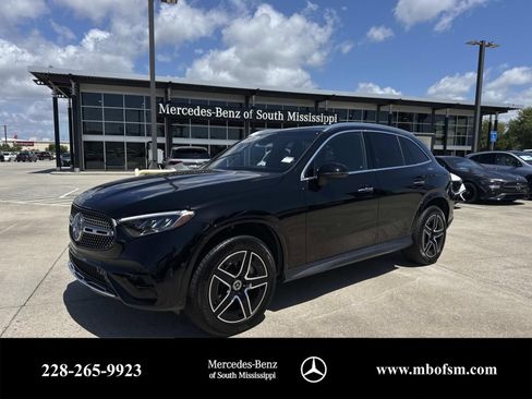 Used 2026 Mercedes-Benz GLC 300 image 1