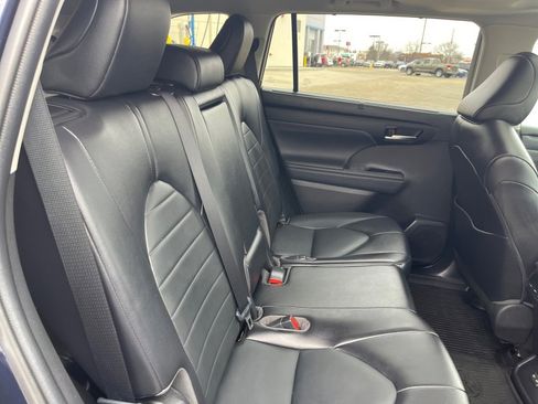Used 2022 Toyota Highlander XLE image 14