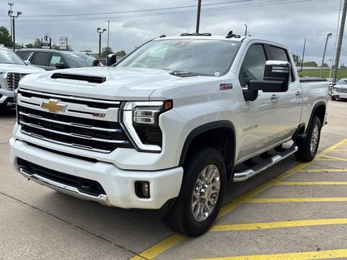 Used 2025 Chevrolet Silverado 2500 LT w/ Z71 Chrome Sport Edition AWD/4WD image 11
