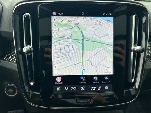 Certified 2025 Volvo XC40 B5 Plus AWD/4WD image 21