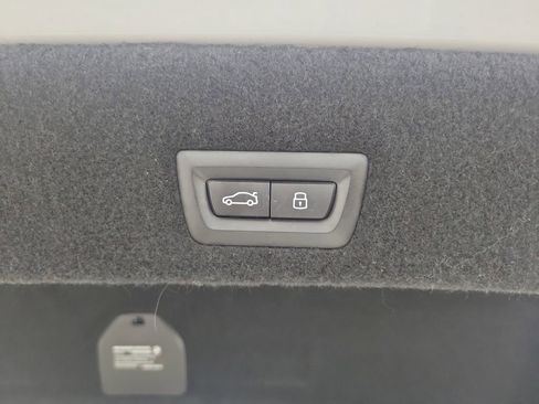 Used 2025 BMW 740i image 11