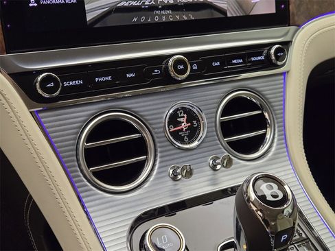 Used 2022 Bentley Continental GT image 40