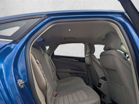 Used 2018 Ford Fusion SE w/ Fusion SE Technology Package image 14