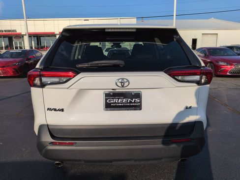 Used 2022 Toyota RAV4 LE w/ Carpet Mat Package (TMS) FWD image 4