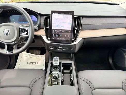 Used 2025 Volvo XC90 B5 Plus image 19