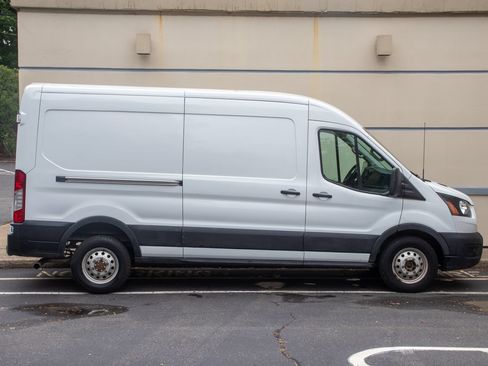 Used 2023 Ford Transit 250 Medium Roof AWD image 7