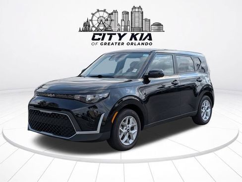 Certified 2025 Kia Soul LX w/ LX Technology Package FWD image 2
