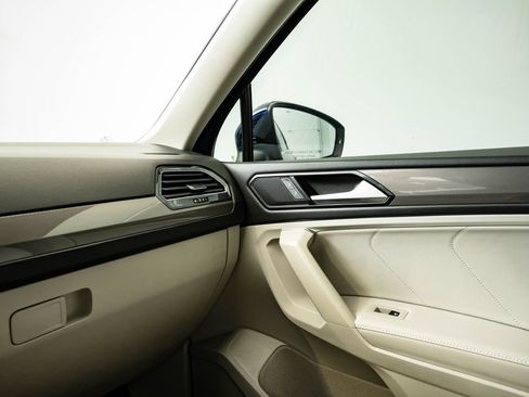Used 2023 Volkswagen Tiguan SE w/ Panoramic Sunroof Package FWD image 40