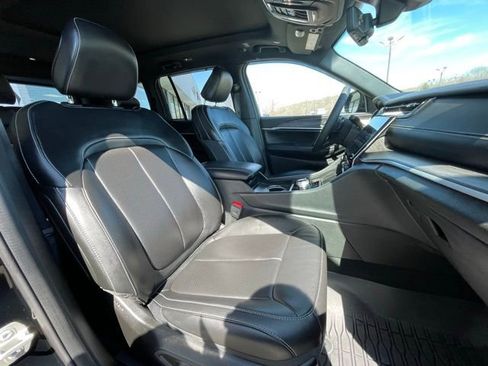 Used 2024 Jeep Grand Cherokee Limited w/ Luxury Tech Group II image 30