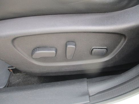 Used 2014 Nissan Rogue SL image 24