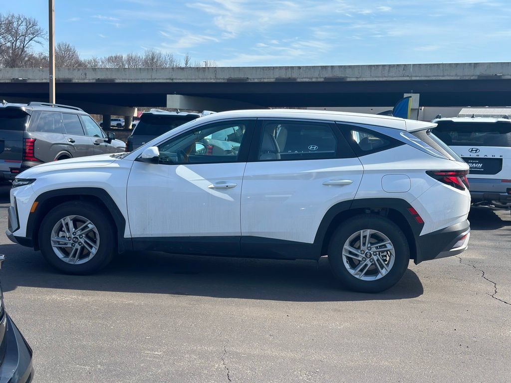 New 2025 Hyundai Tucson SE FWD image 4