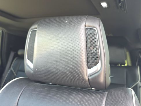 Used 2023 Cadillac Escalade Premium Luxury RWD image 21