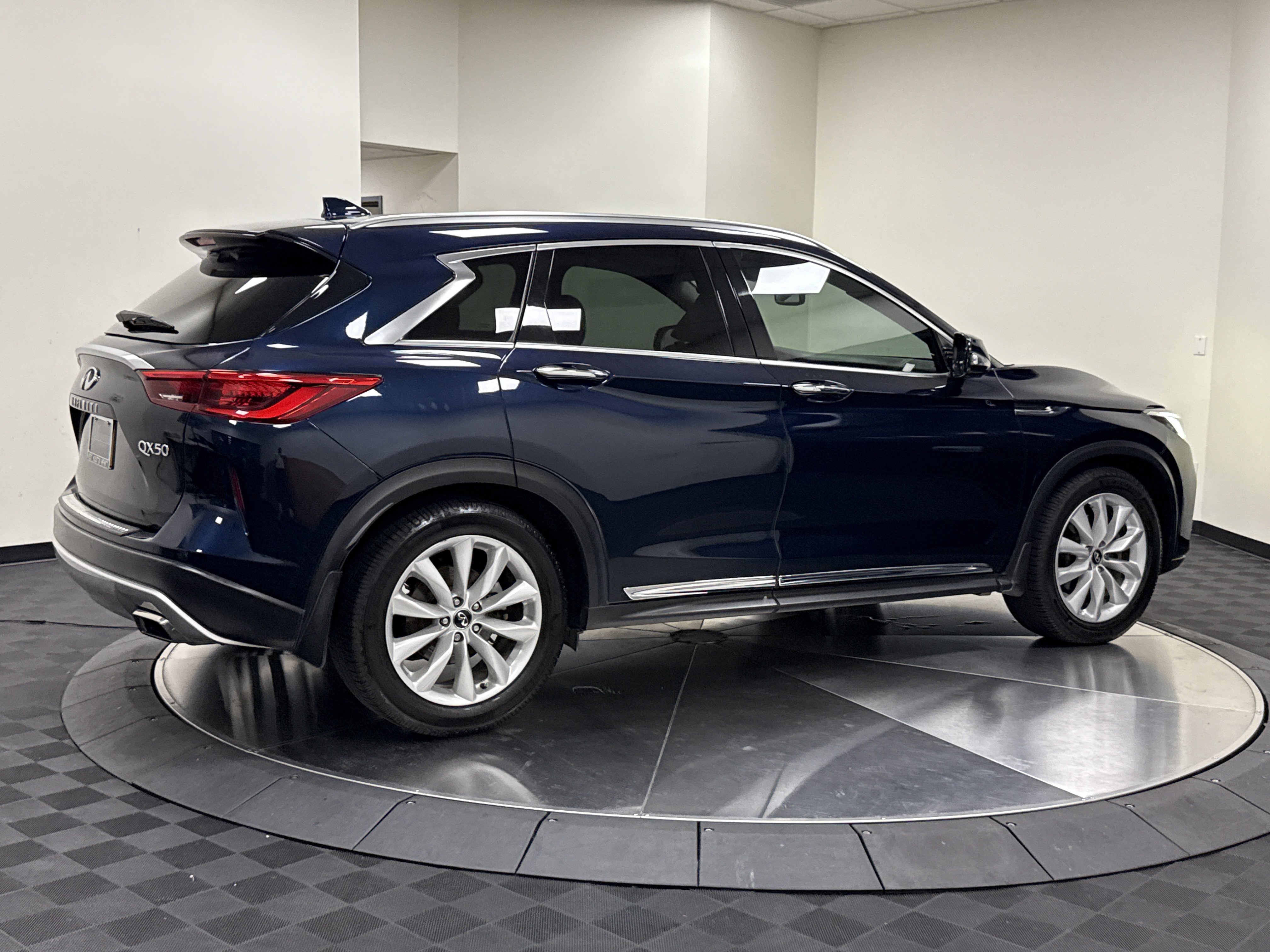 Used 2019 INFINITI QX50 FWD image 7