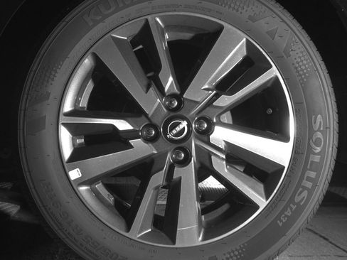 Used 2025 Nissan Versa SV FWD image 14