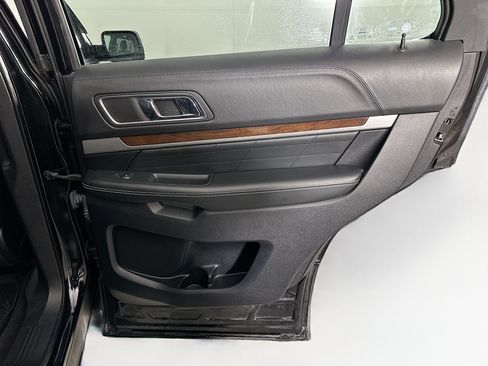 Used 2018 Ford Explorer Platinum AWD/4WD image 33