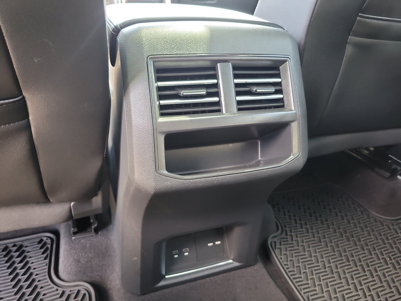 Used 2021 Volkswagen Atlas Cross Sport SE w/ Panoramic Sunroof Package FWD image 11