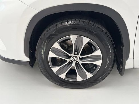 Used 2023 Toyota Highlander XLE AWD/4WD image 26