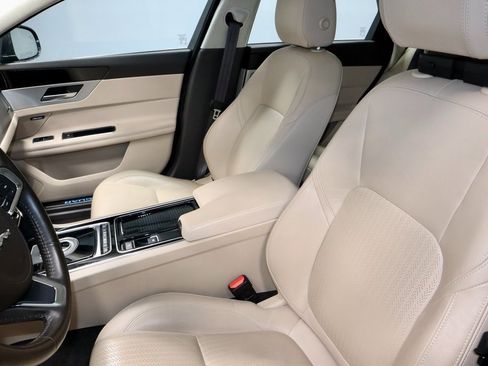 Used 2020 Jaguar XF Prestige image 23