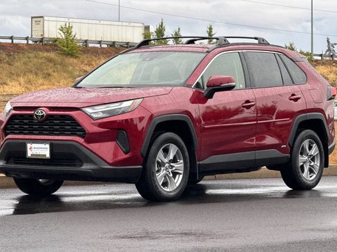 Used 2025 Toyota RAV4 LE AWD/4WD image 7