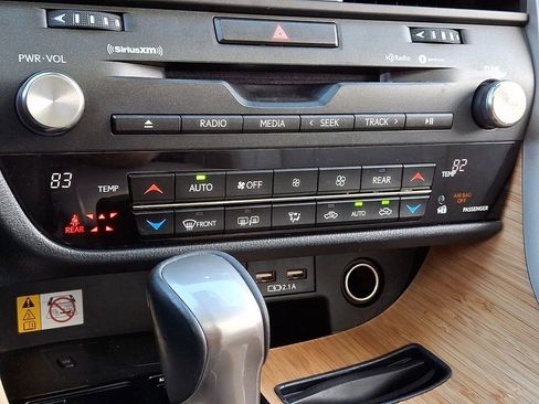 Used 2022 Lexus RX 350L Premium w/ Premium Package image 16