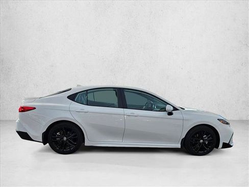 Used 2025 Toyota Camry SE FWD image 4