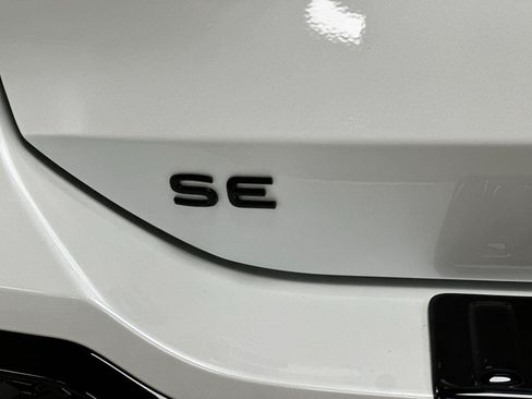 New 2026 Volkswagen Tiguan SE R-Line FWD image 25