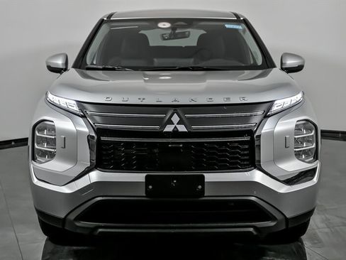 New 2026 Mitsubishi Outlander ES image 4