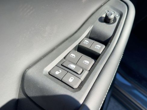 New 2025 Jeep Grand Cherokee Altitude image 12